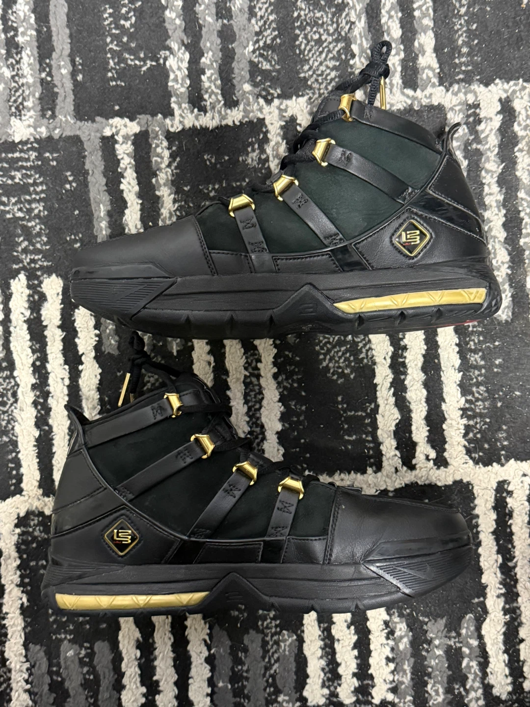 Size 9 - Nike Zoom LeBron 3 Retro 2018 Metallic Gold - photo 3