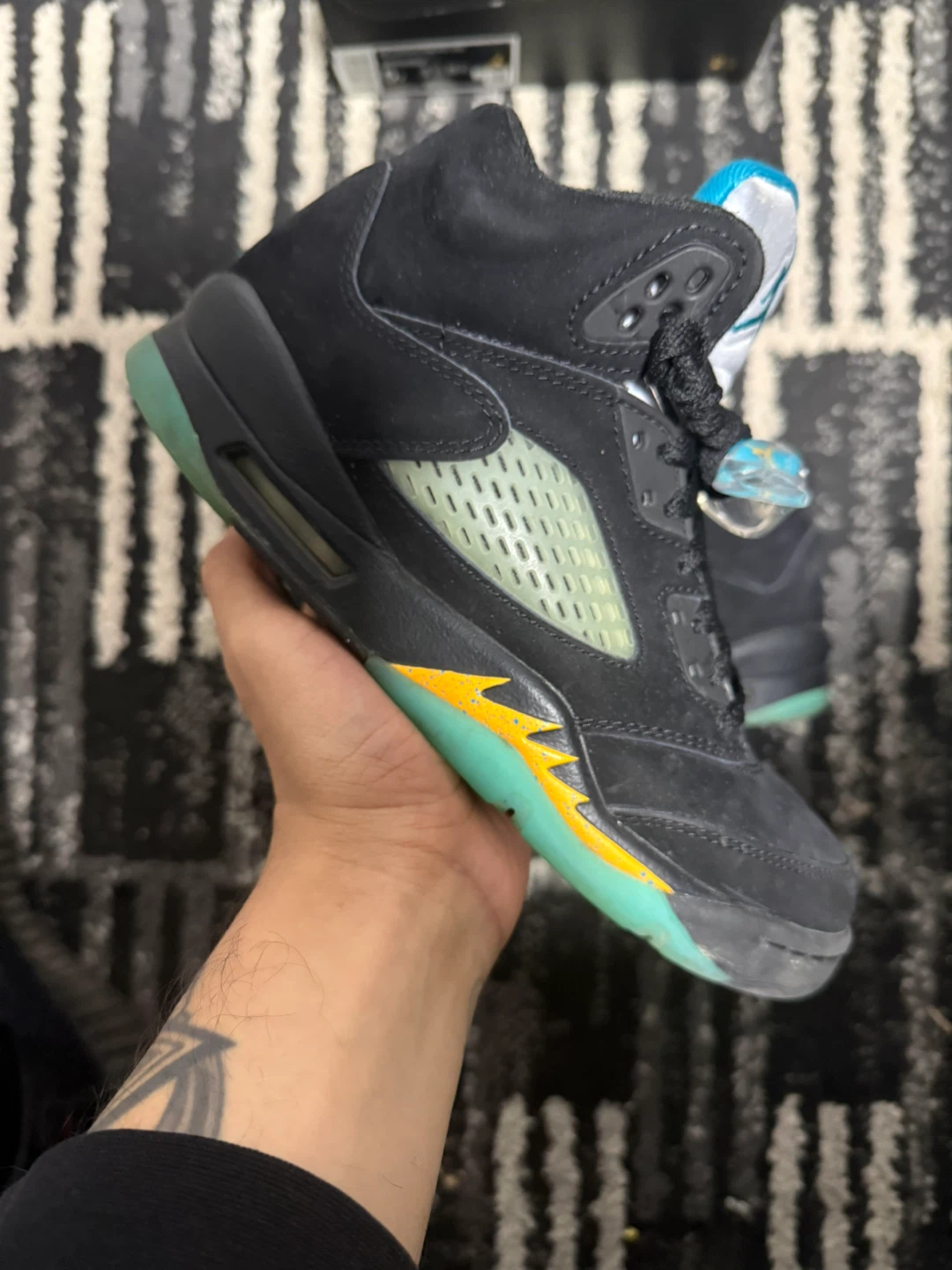 Air Jordan 5 Aqua Retro Size 5y GS Black Sneakers