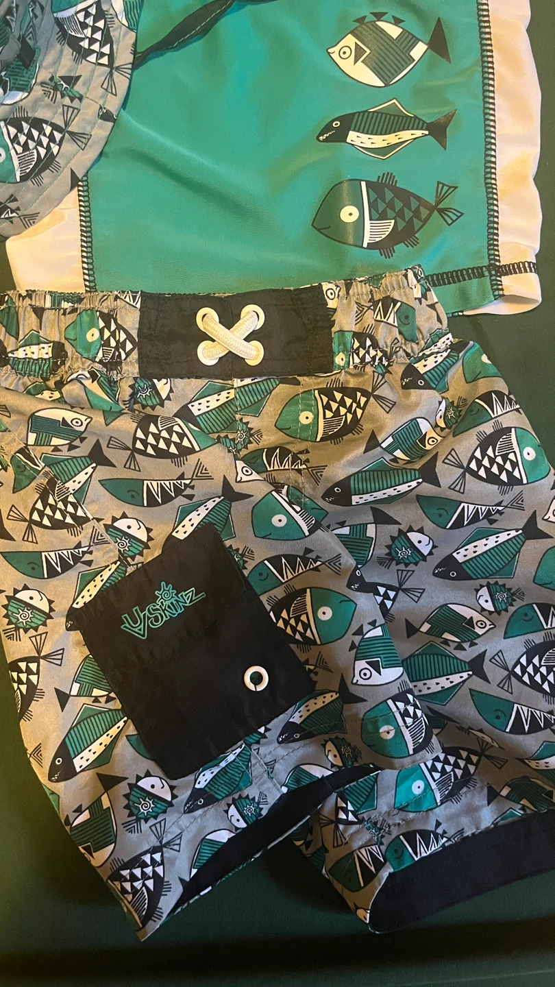 Boys (Sz 2T) Rash Guard Swimsuit Set with Reversible Hat - photo 3