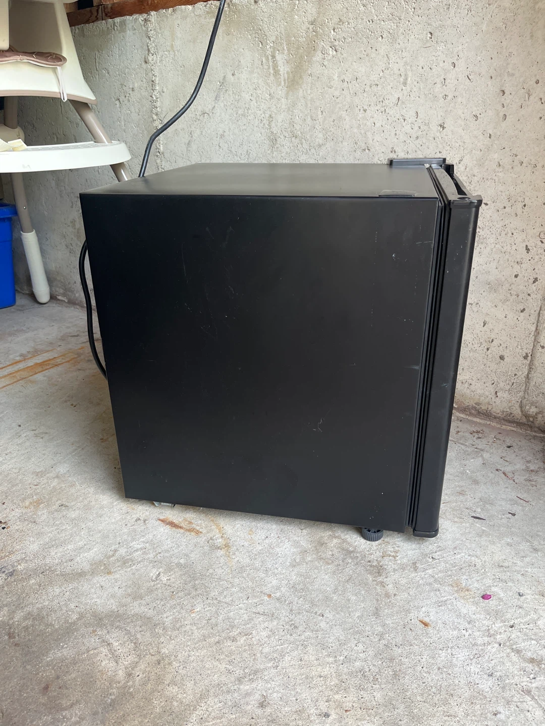 Galanz Mini Fridge - photo 4