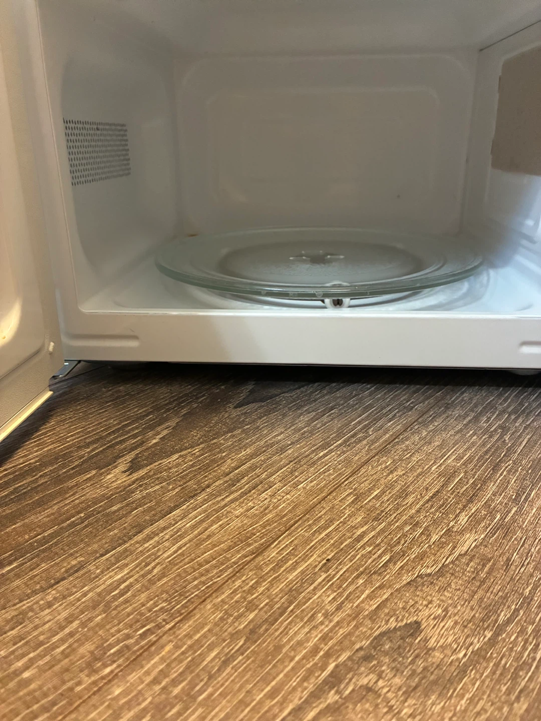Mainstays Mainhome Compact Microwave - White - photo 3