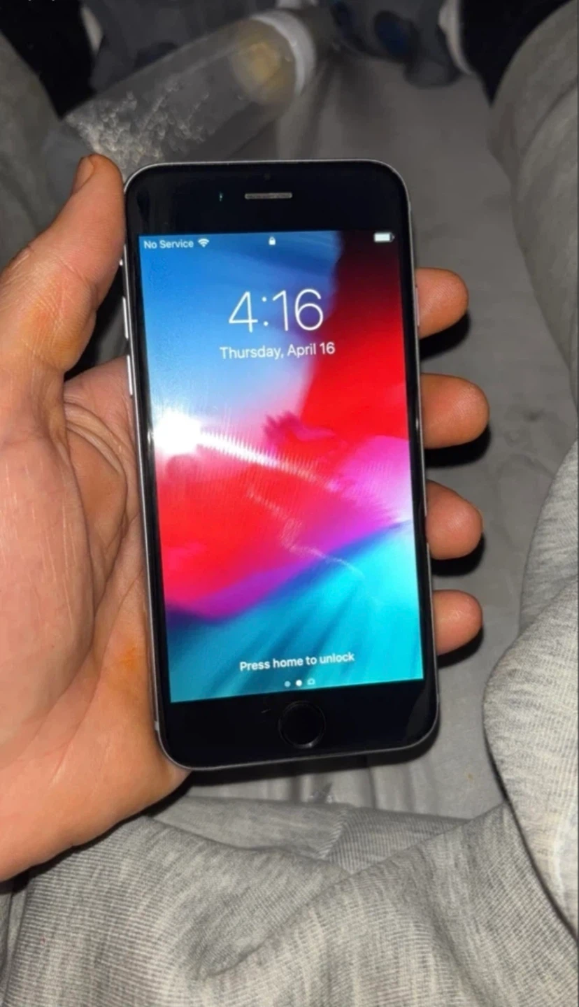 Apple iPhone 6s - photo 2