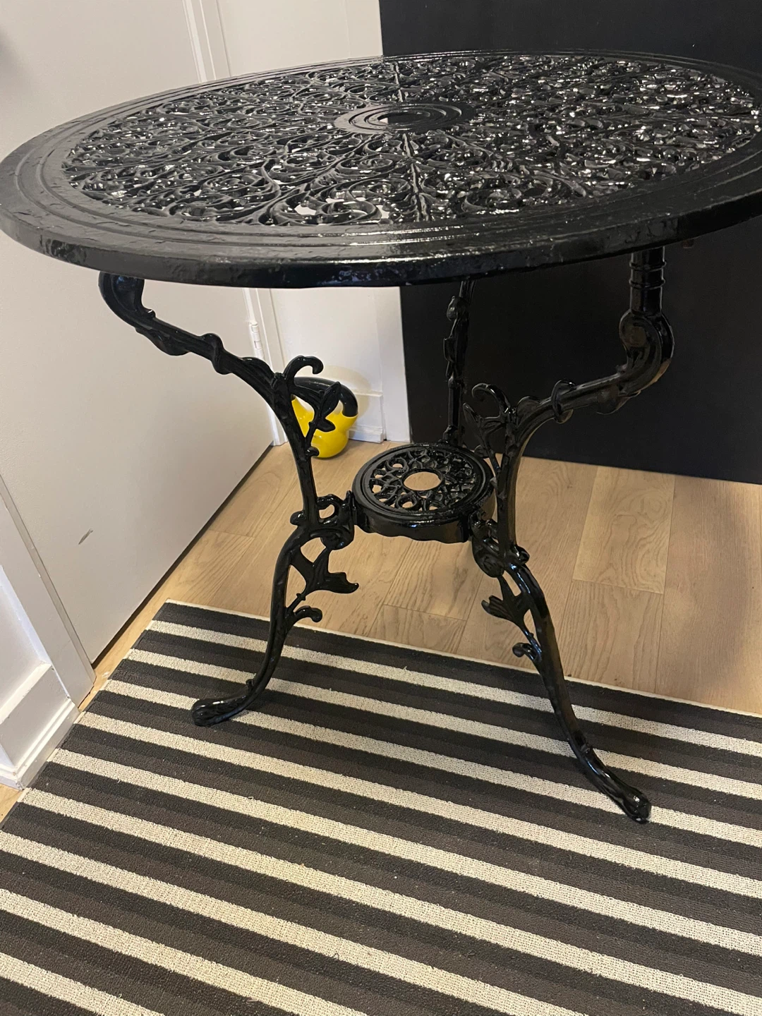 Black Cast Iron Round Patio Table - photo 2