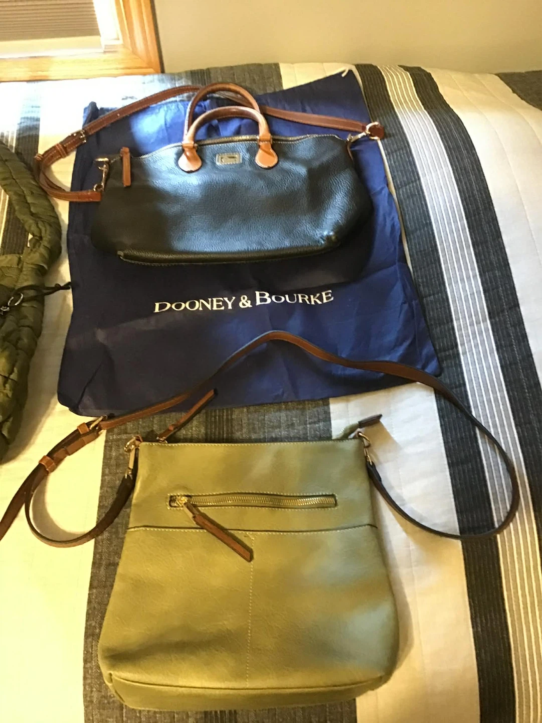 Dooney & Bourke Black Leather Satchel and other purses - photo 4