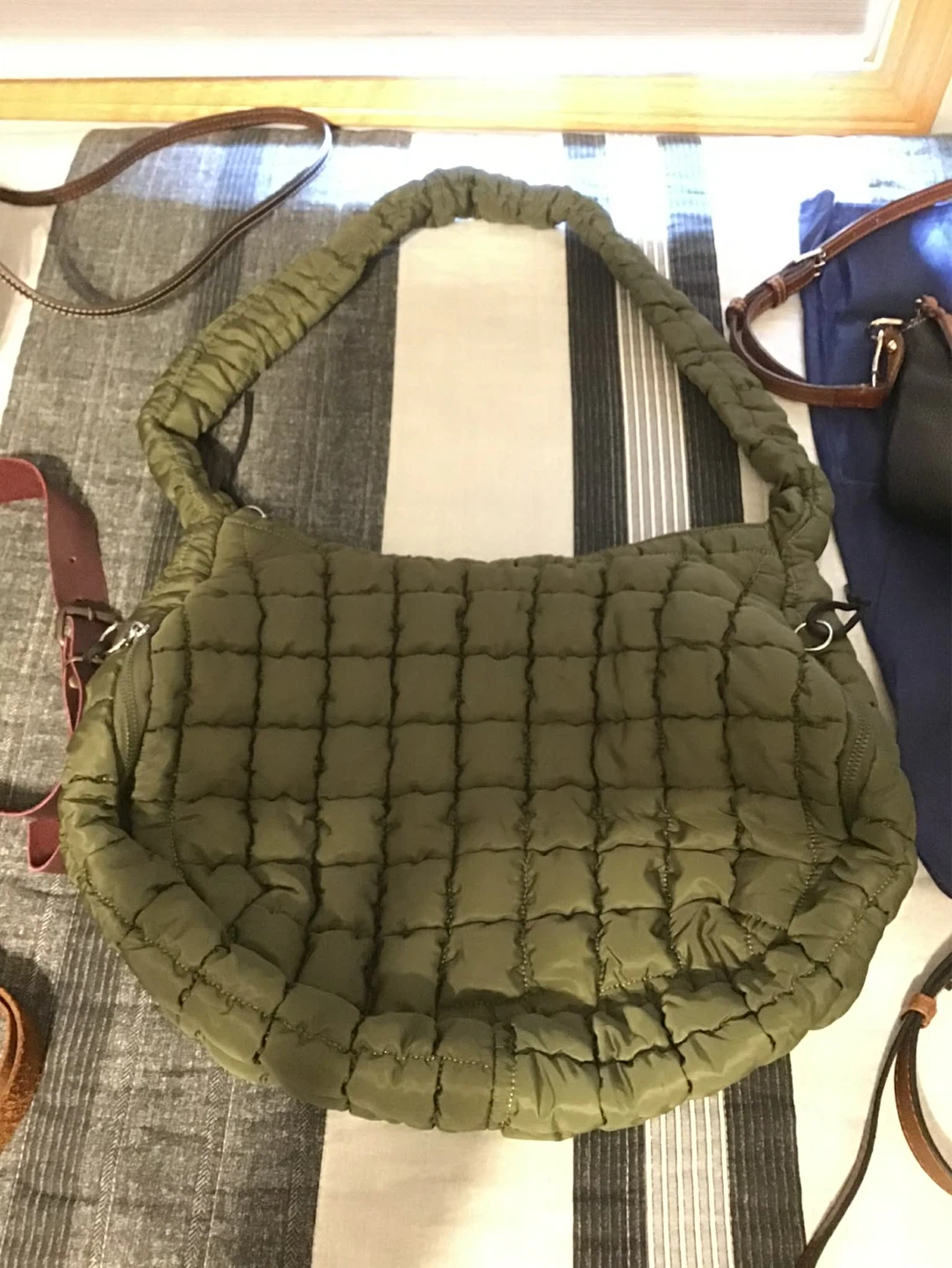 Dooney & Bourke Black Leather Satchel and other purses - photo 3
