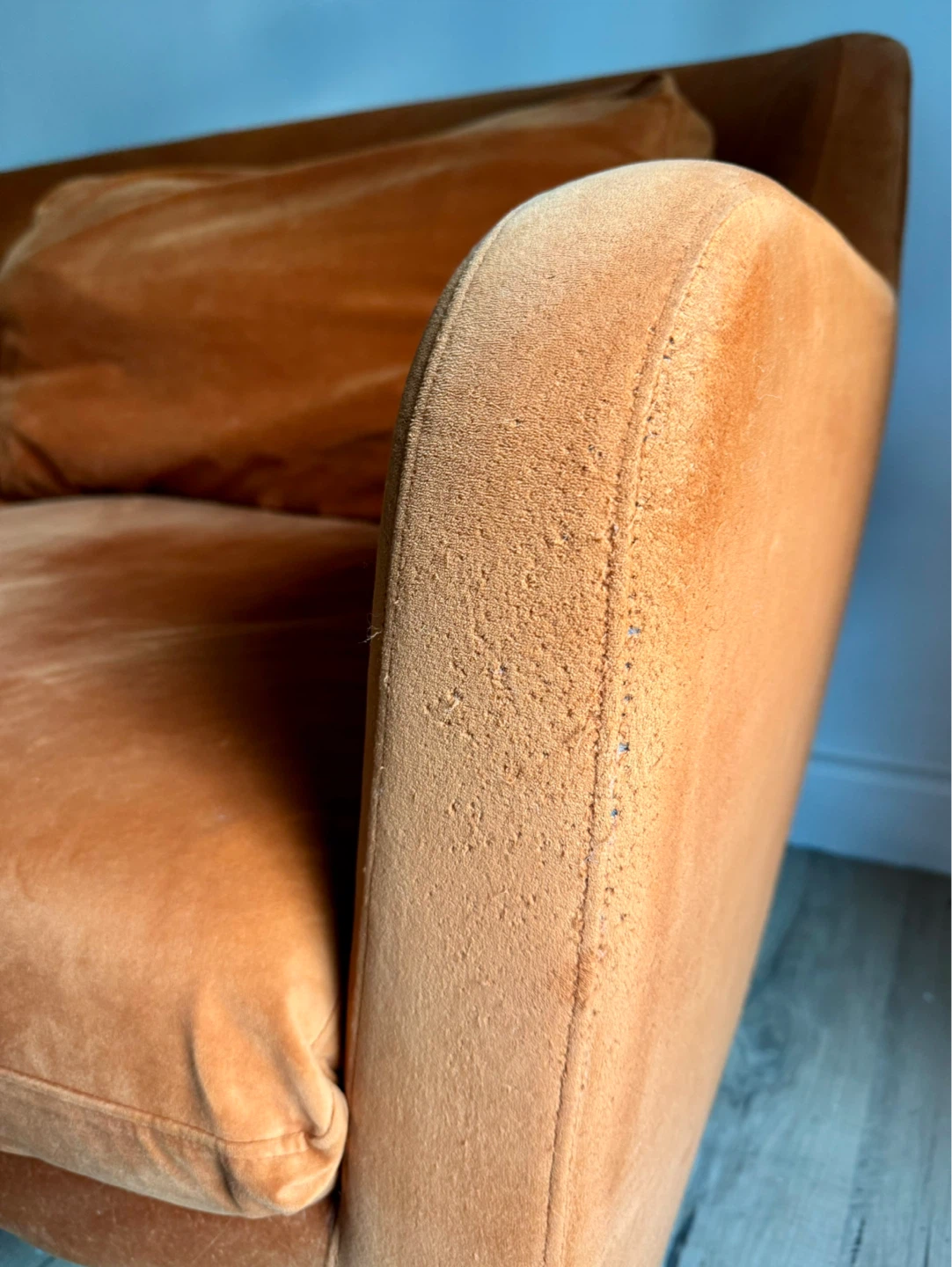 Structube velvet 3-seater sofa - photo 4