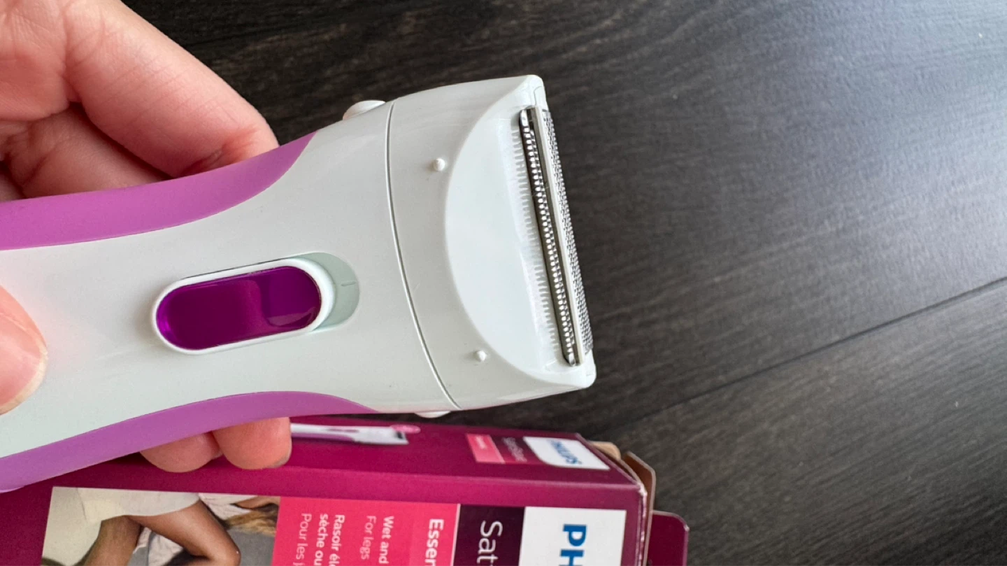 Philips SatinShave Essential Wet & Dry Electric Shaver - photo 5