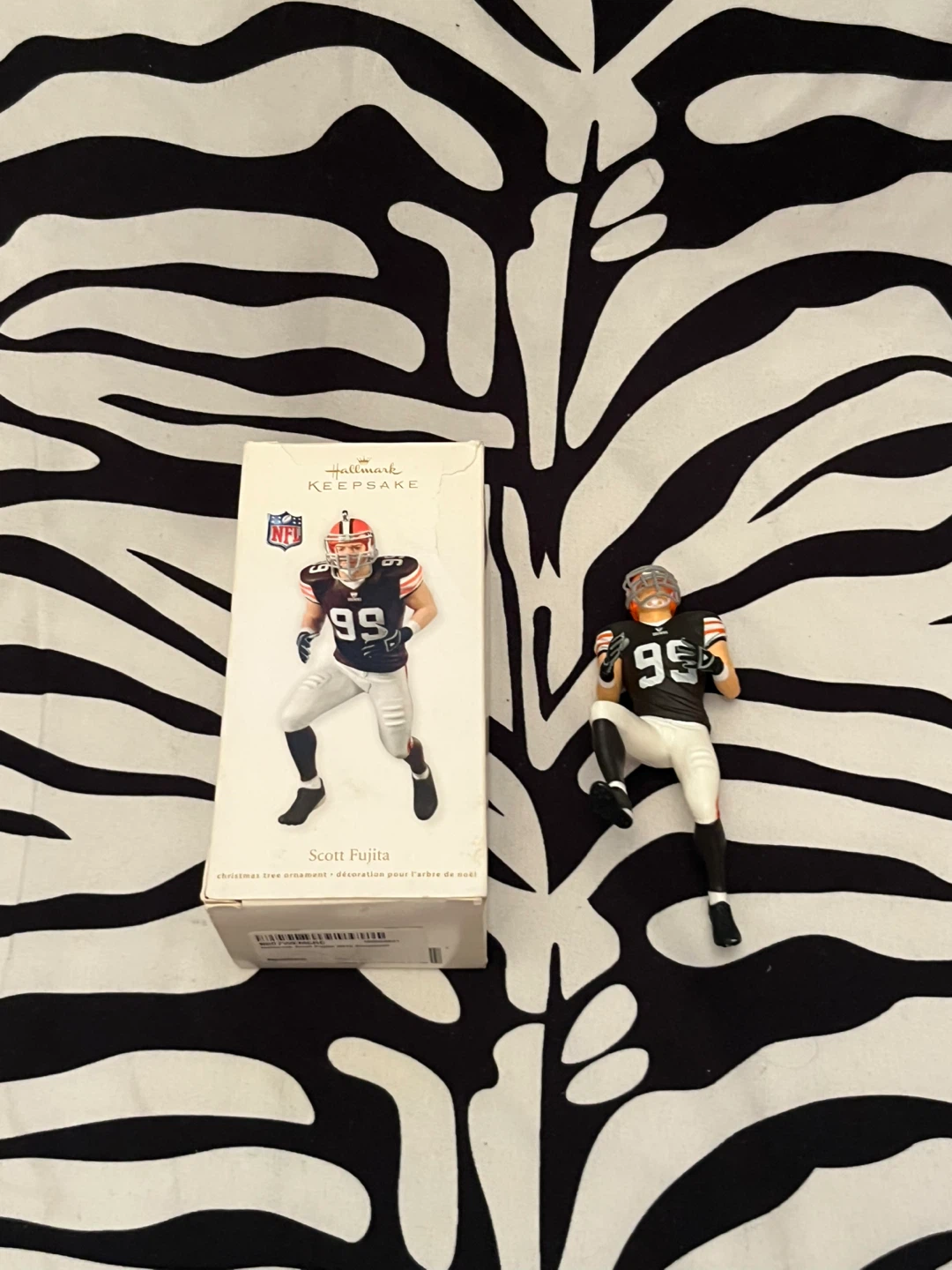 Hallmark Ornament Scott Fujita NFL Football Cleveland Browns 🏈