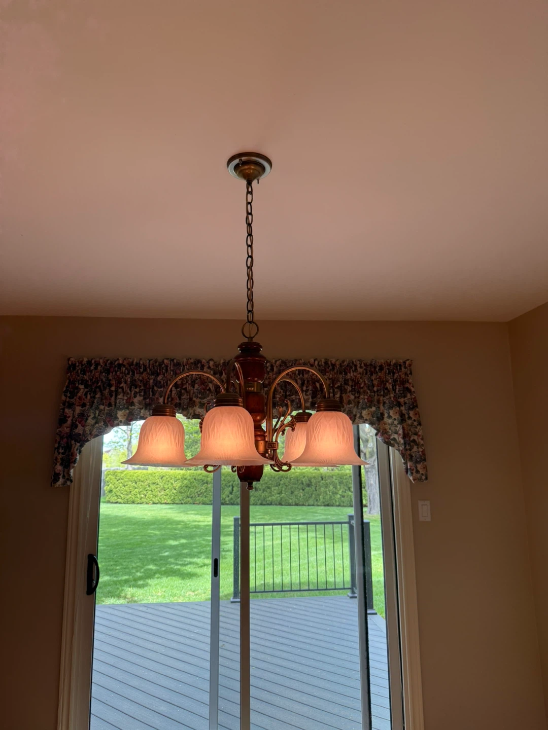 Chandelier with 5 Frosted Glass Shades - photo 2