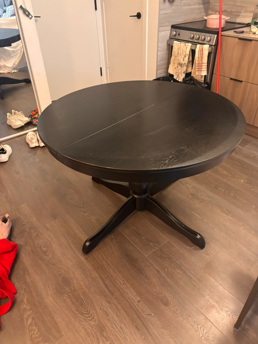Black Round Extendable Dining Table