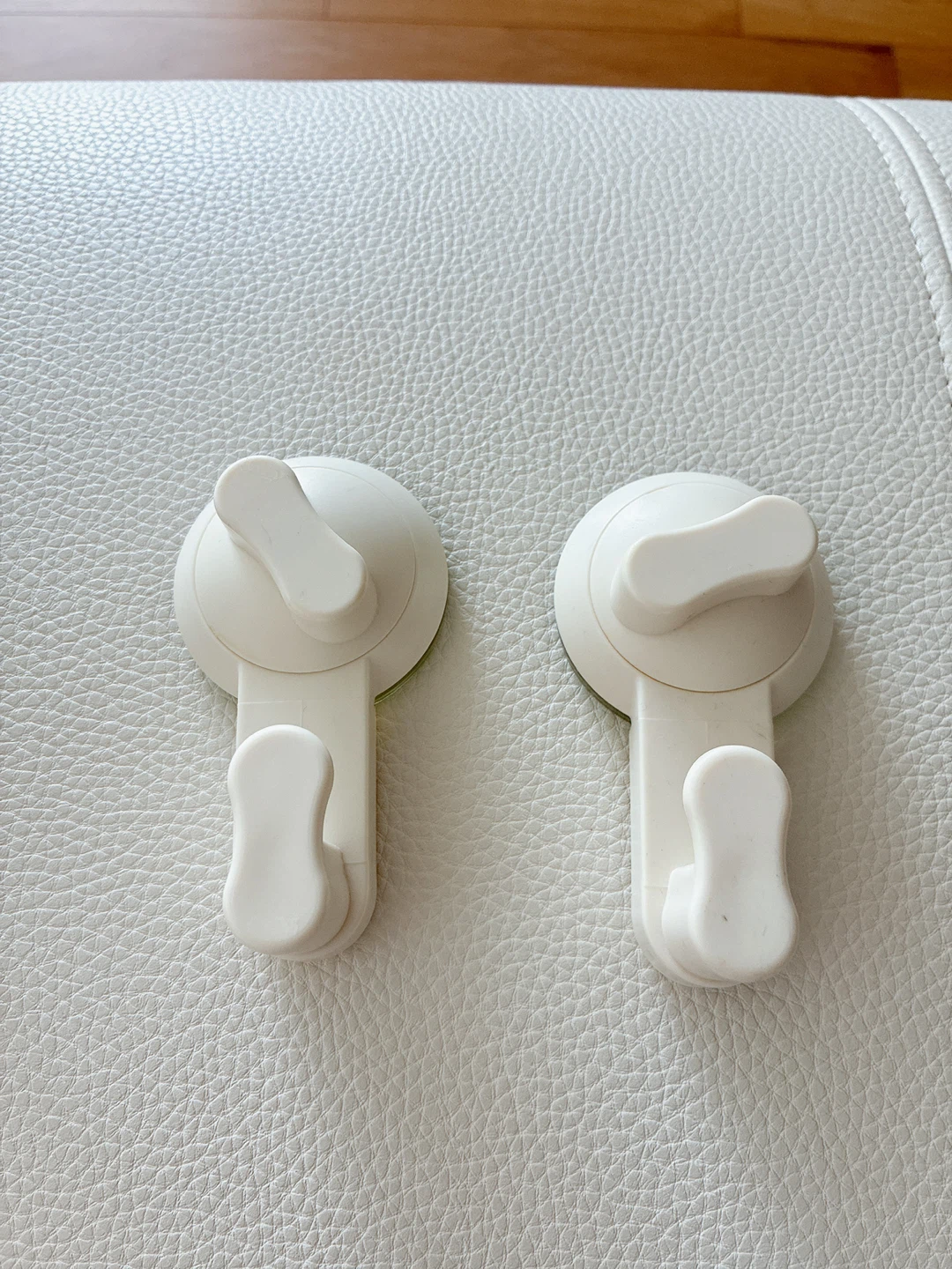 Set of 2 White Suction Cup Hooks