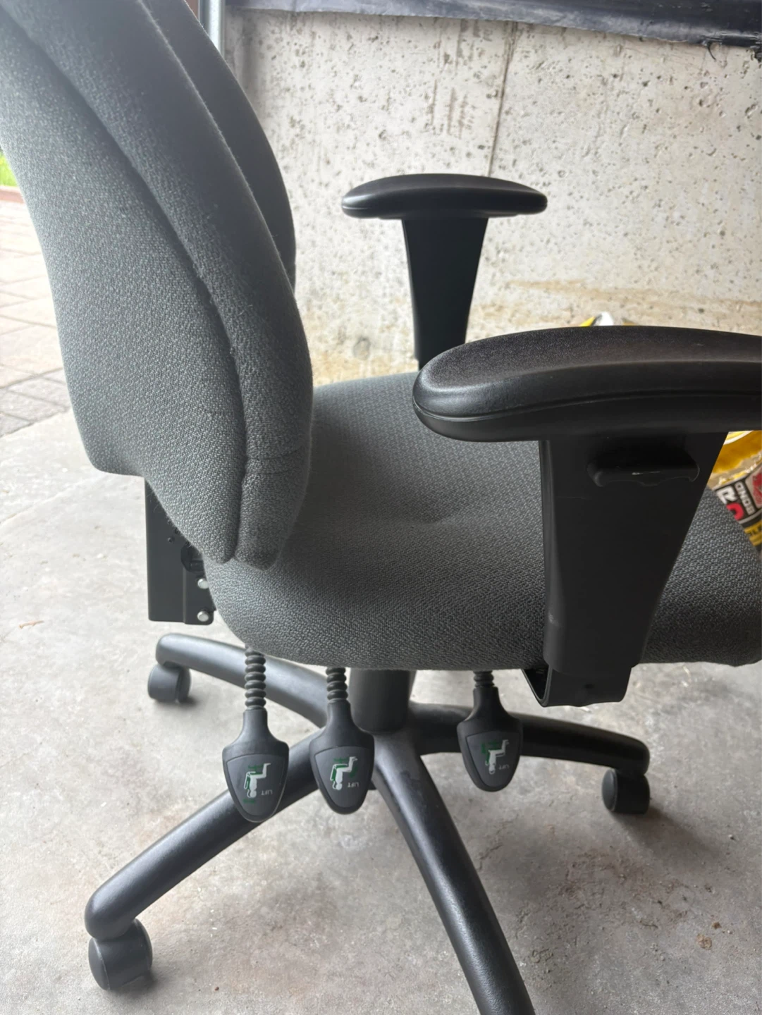 Grey Office Chair with Floor Mat - photo 4