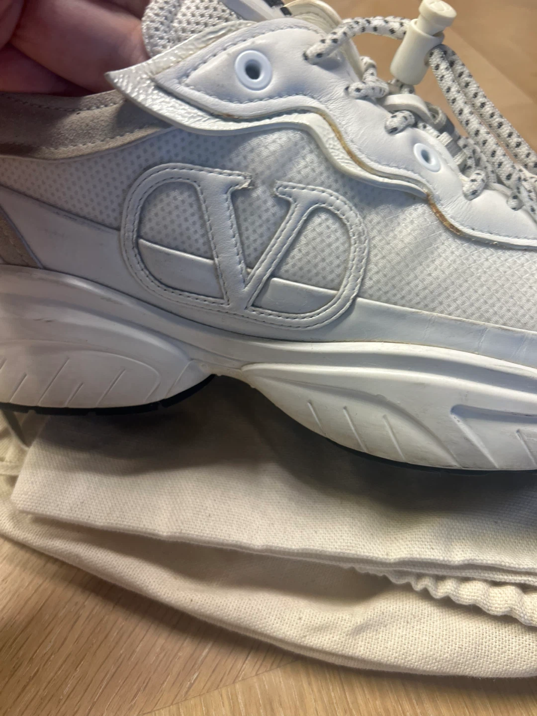 Valentino white & grey sneakers 👟