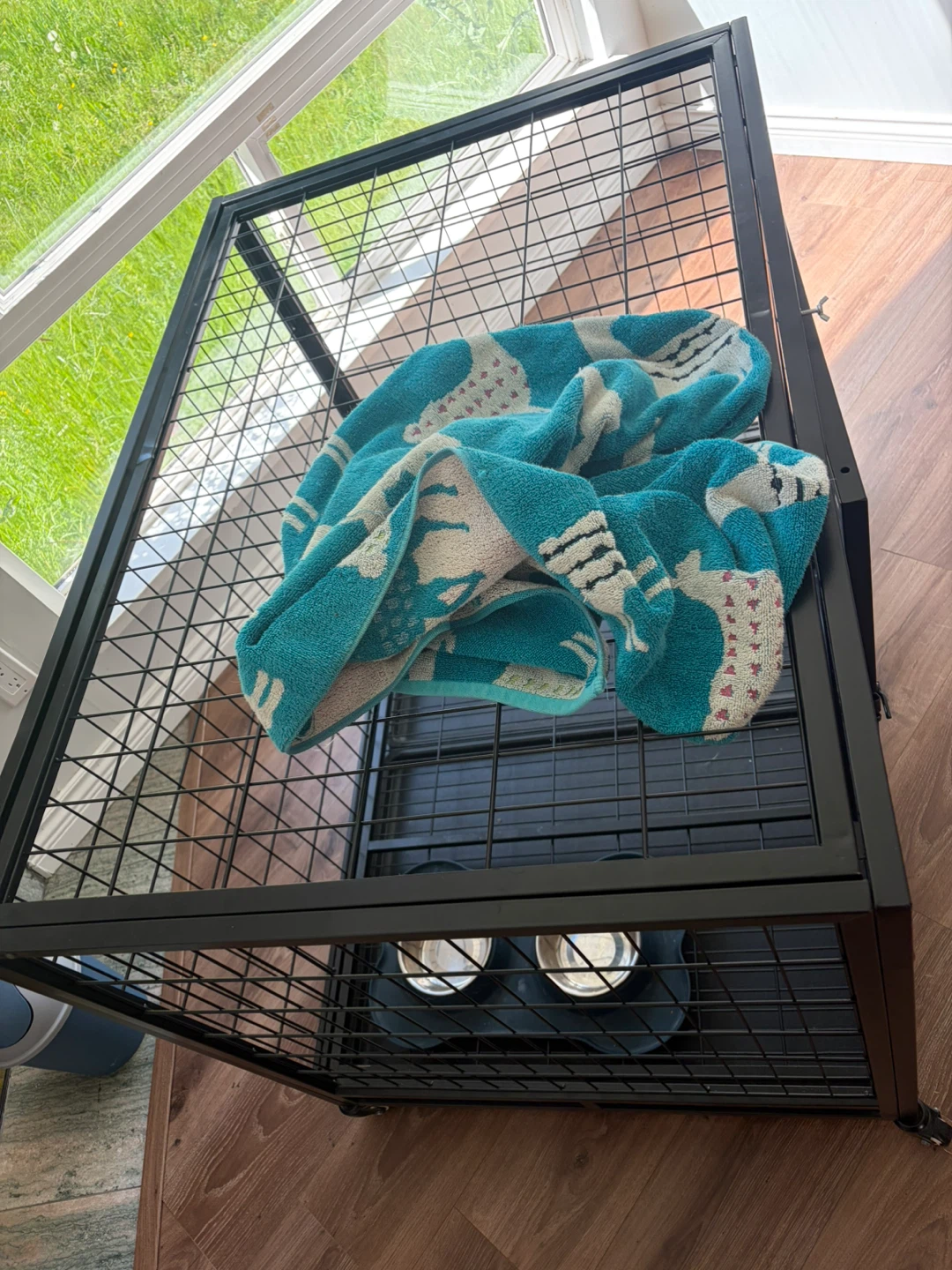 Black Metal Pet Crate
