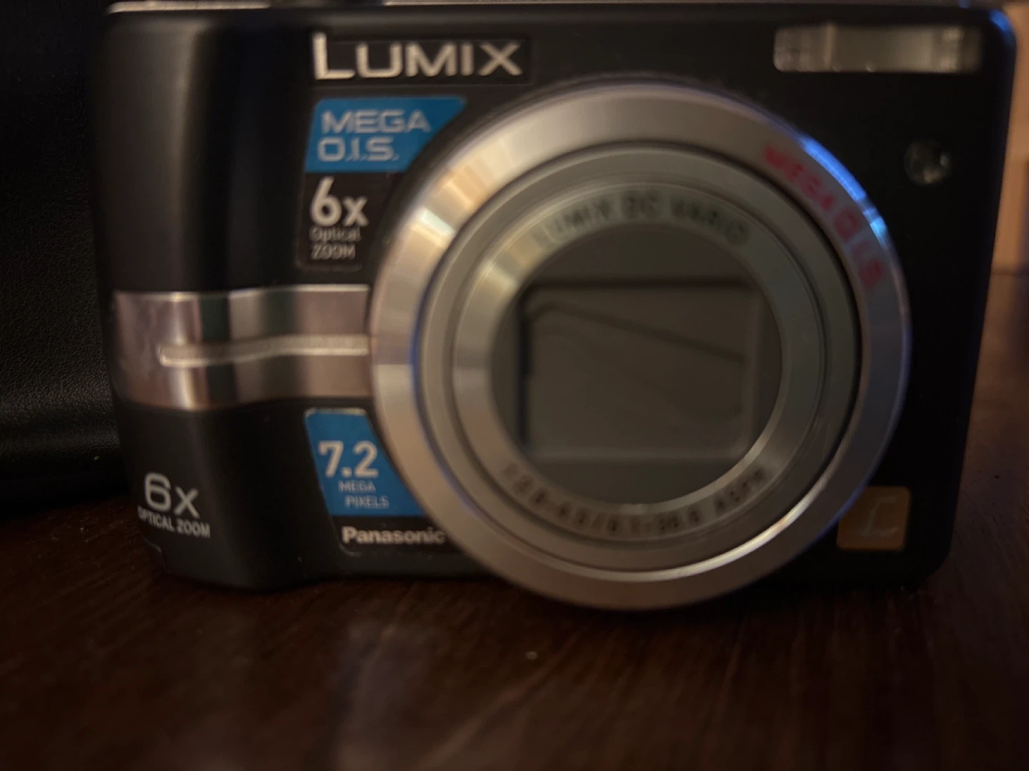 Panasonic Lumix DMC-LZ7 Digital Camera with 6x Optical Zoom
