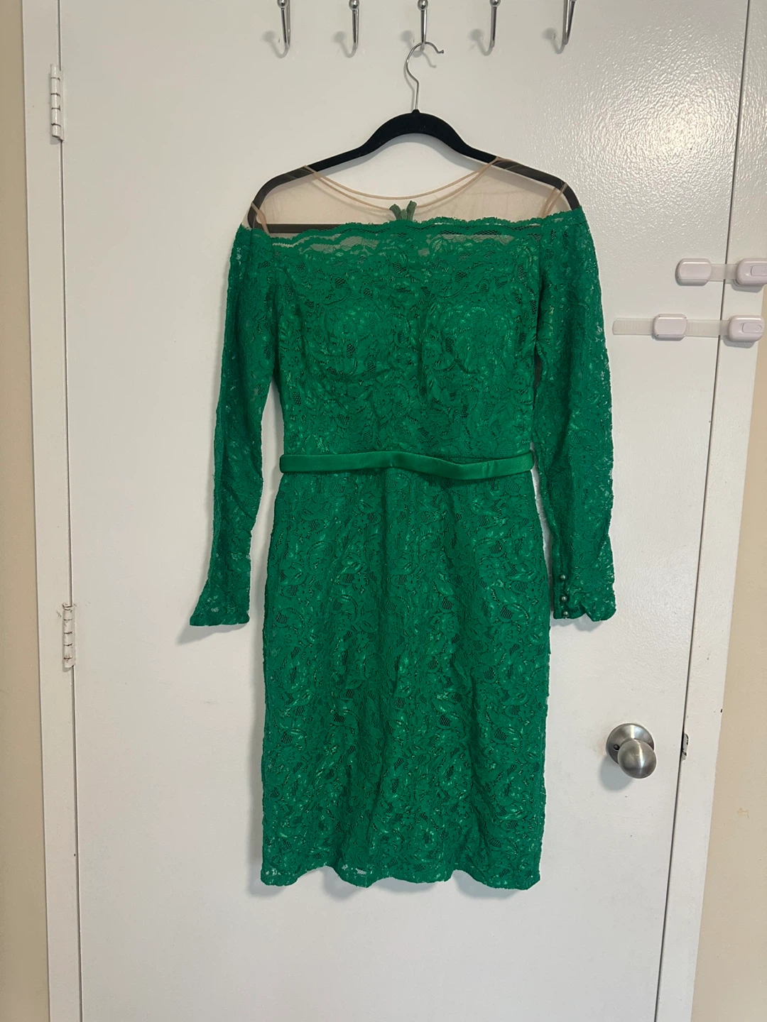 Emerald Green Lace Dress with Pearls - photo 2