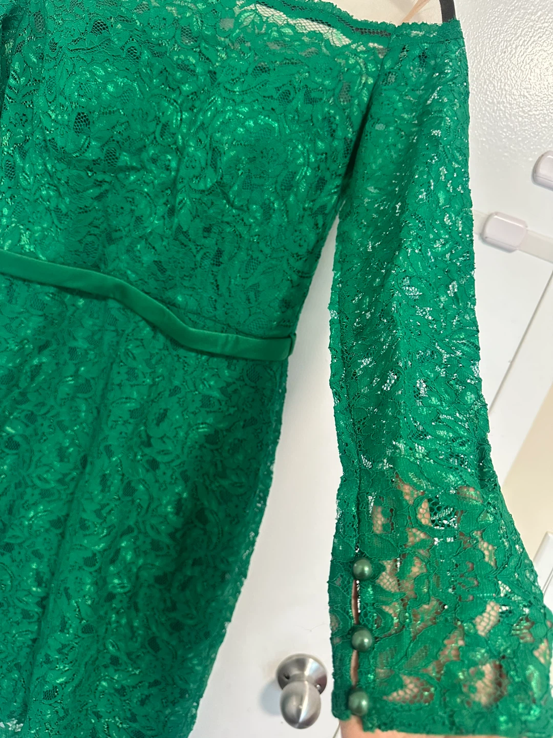 Emerald Green Lace Dress with Pearls - photo 4
