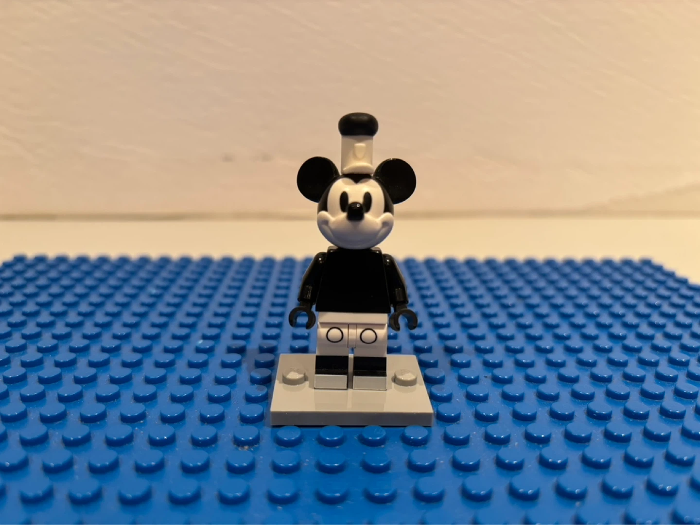 LEGO Mickey Mouse Steamboat Willie Minifigure