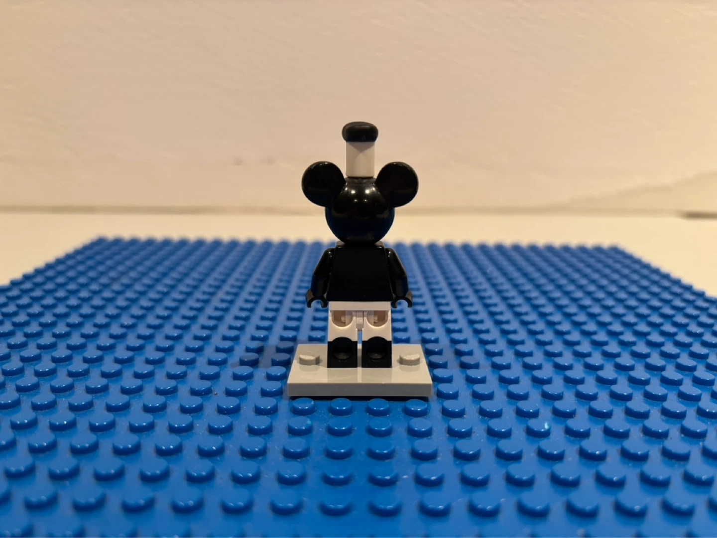 LEGO Mickey Mouse Steamboat Willie Minifigure - photo 2