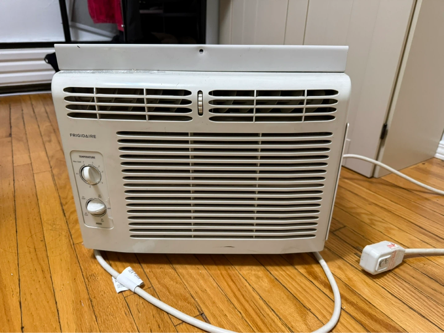 Frigidaire Window Air Conditioner - photo 3
