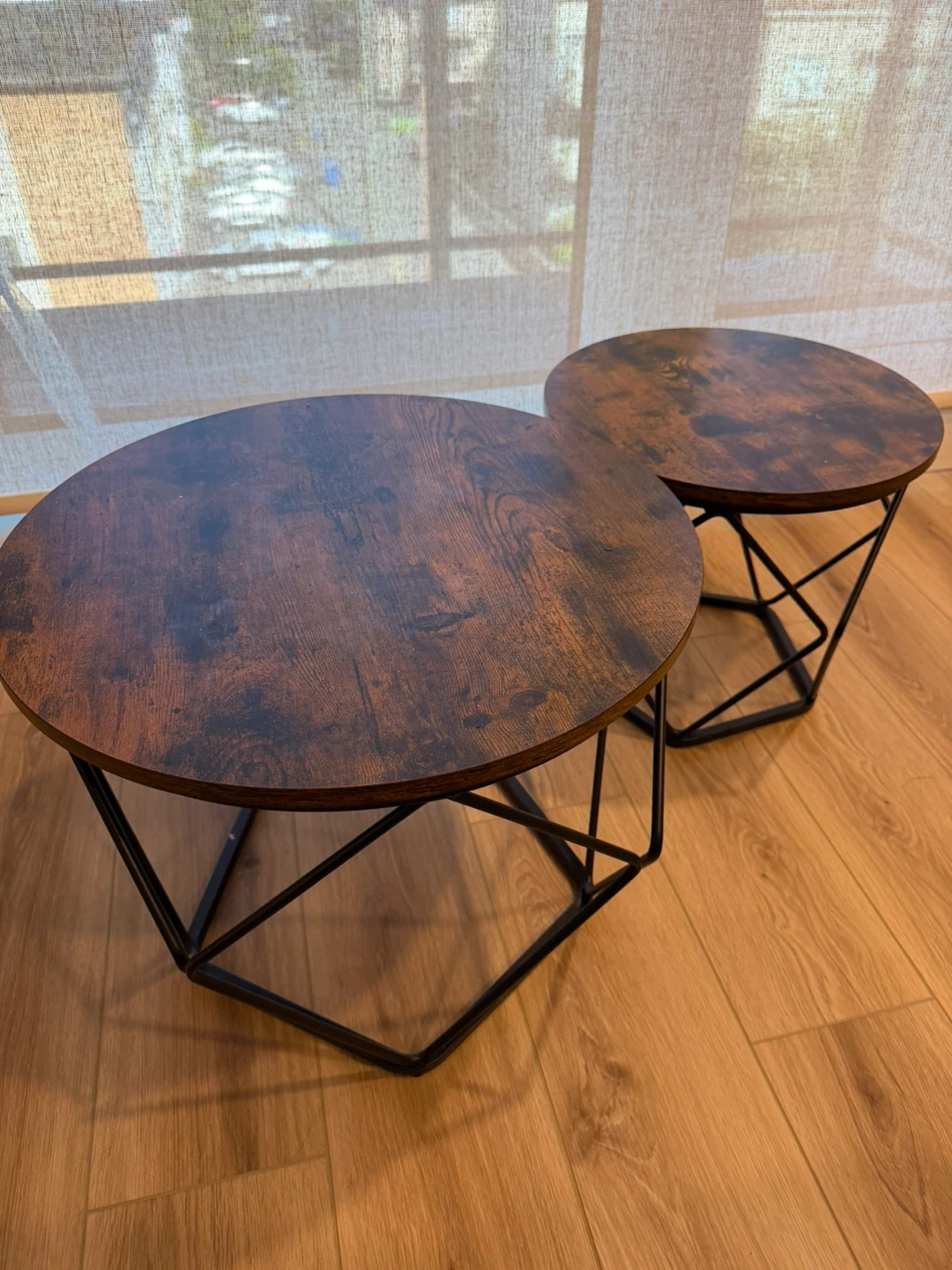 Set of 2 Round Nesting Coffee Tables