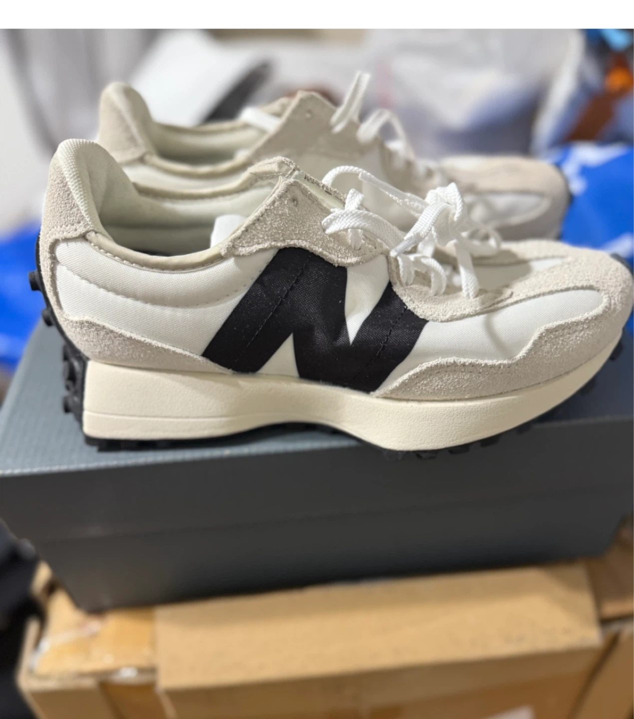 New Balance 327 Women's Sneakers - White/Cream
