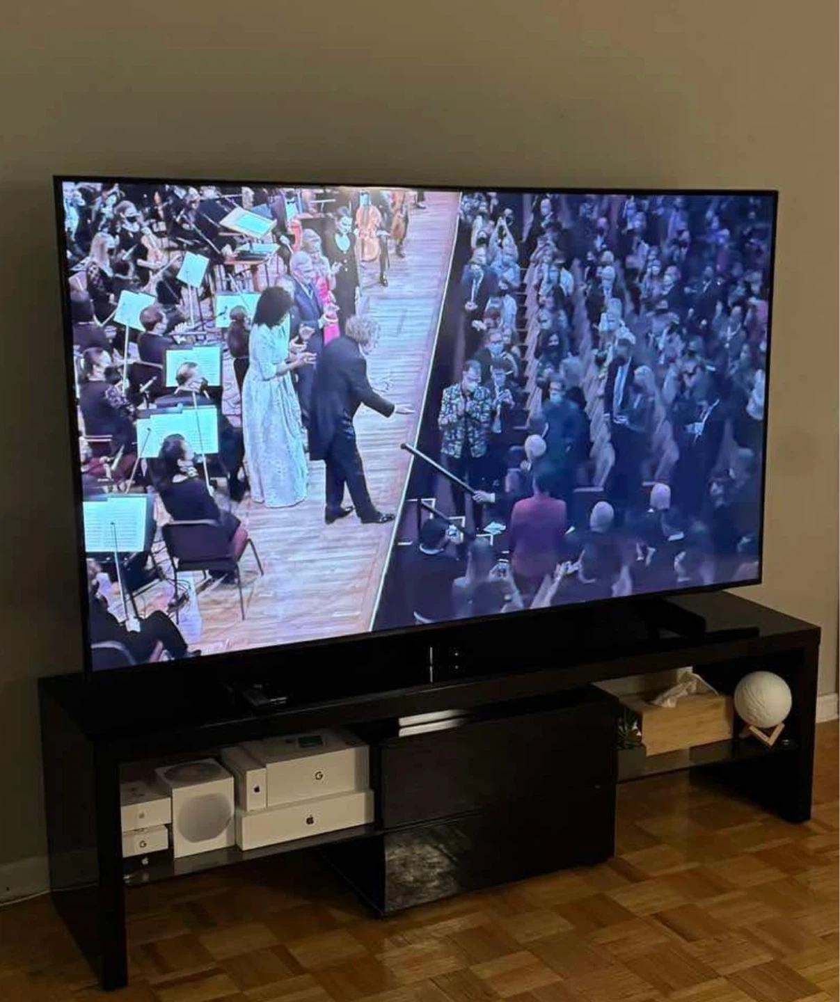 Samsung Crystal UHD DU6900 65" TV - photo 3