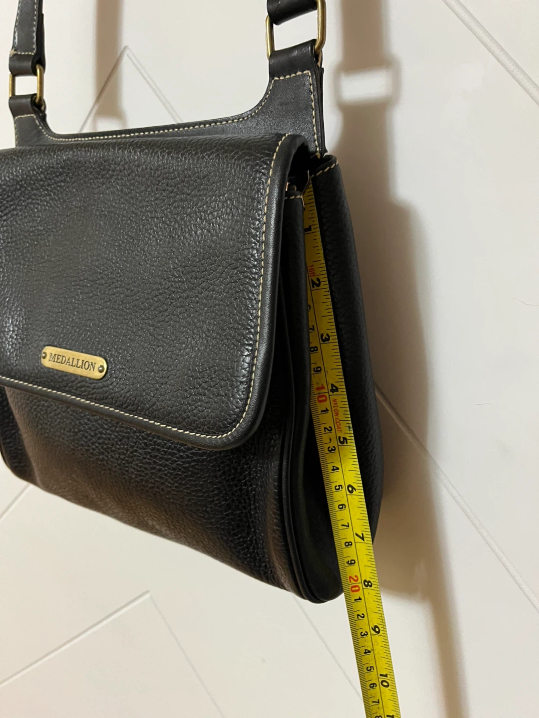 Medallion Black Leather Shoulder Bag - photo 4