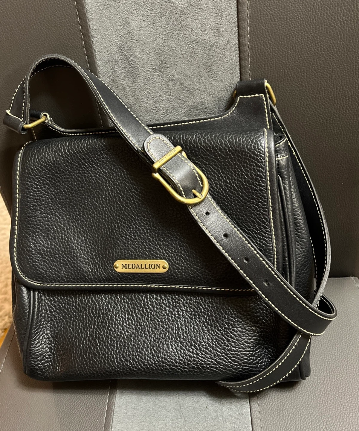Medallion Black Leather Shoulder Bag - photo 2