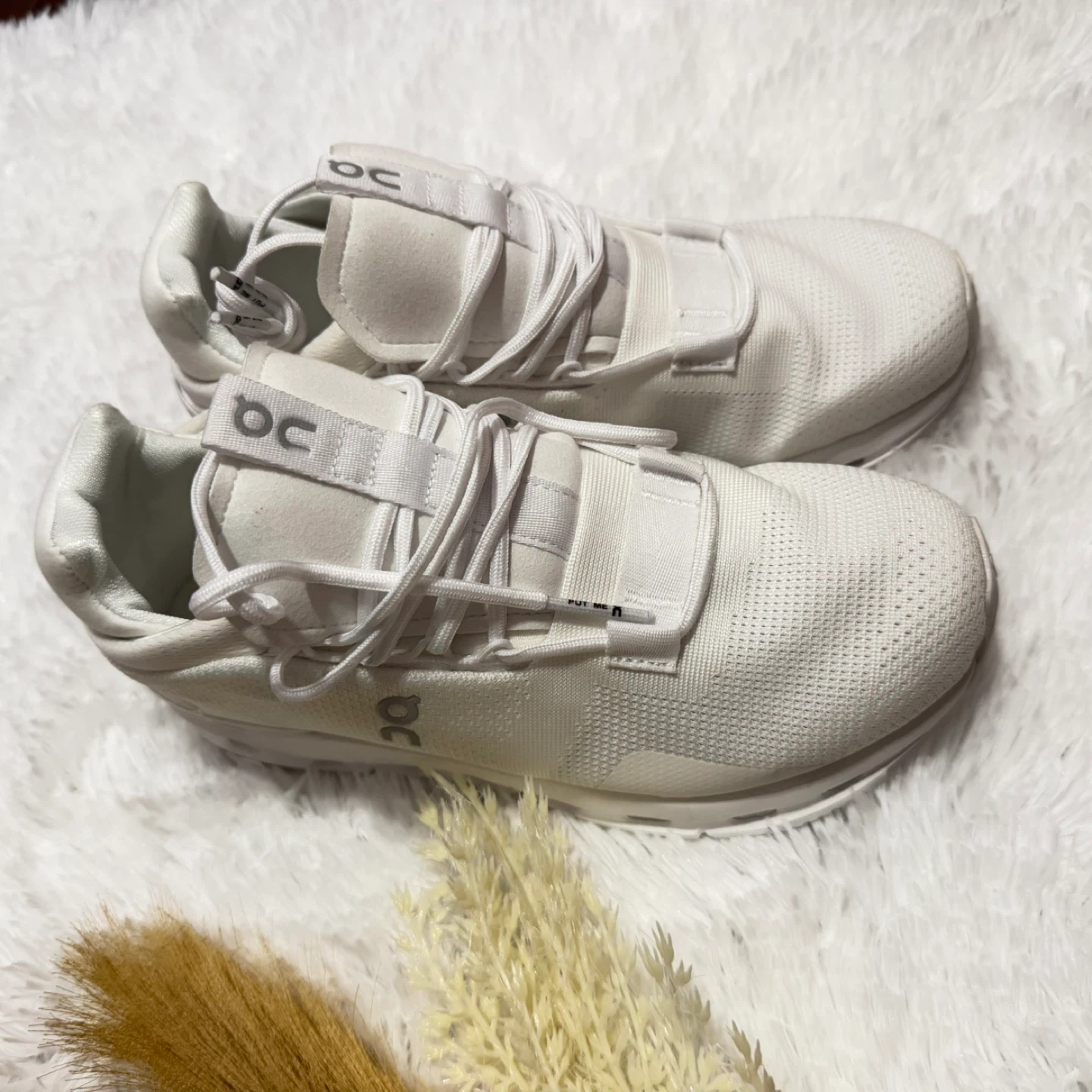 OQ Running Cloudswift White Athletic Shoes