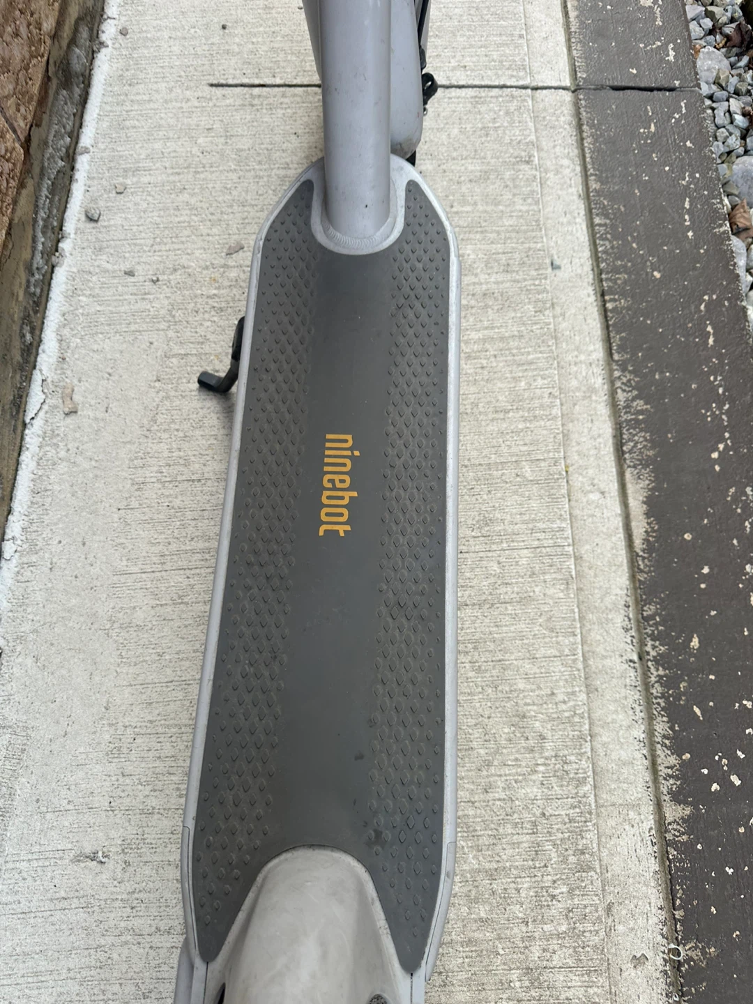 Ninebot Electric Scooter as is not working - photo 3