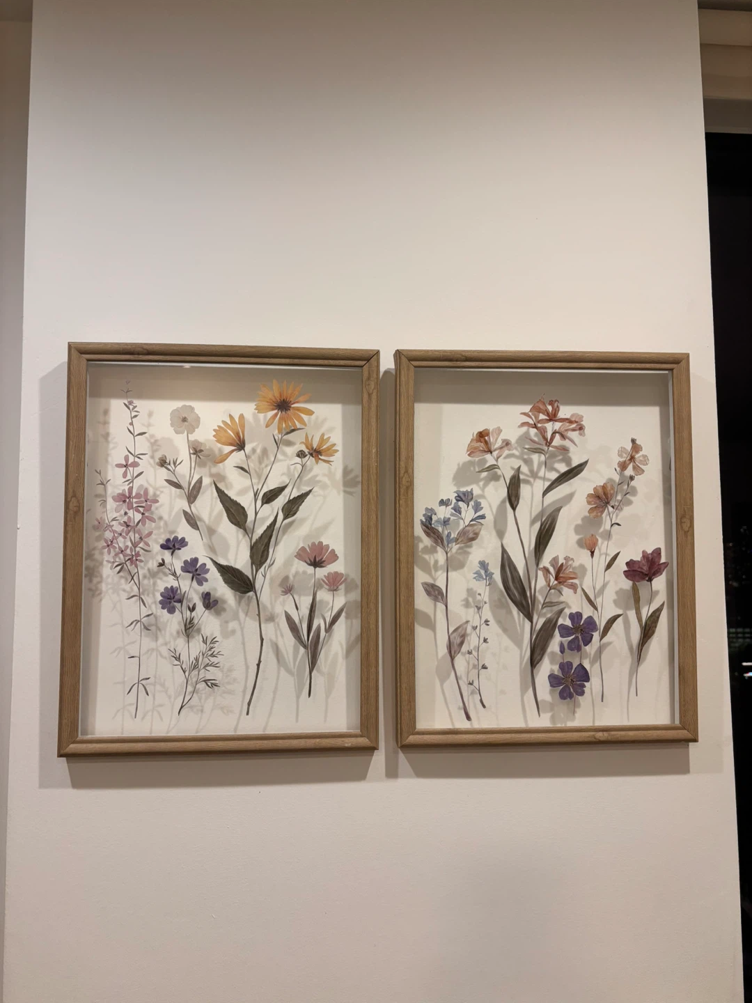 2 picture frames decor