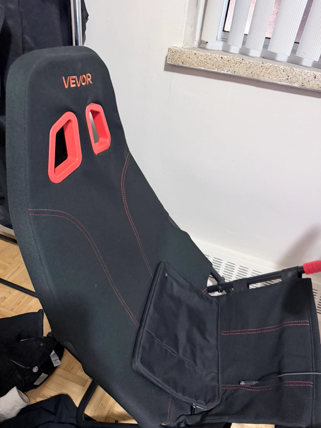 VEVOR Racing Sim Chair with Logitech G923 Wheel and Pedals - photo 2