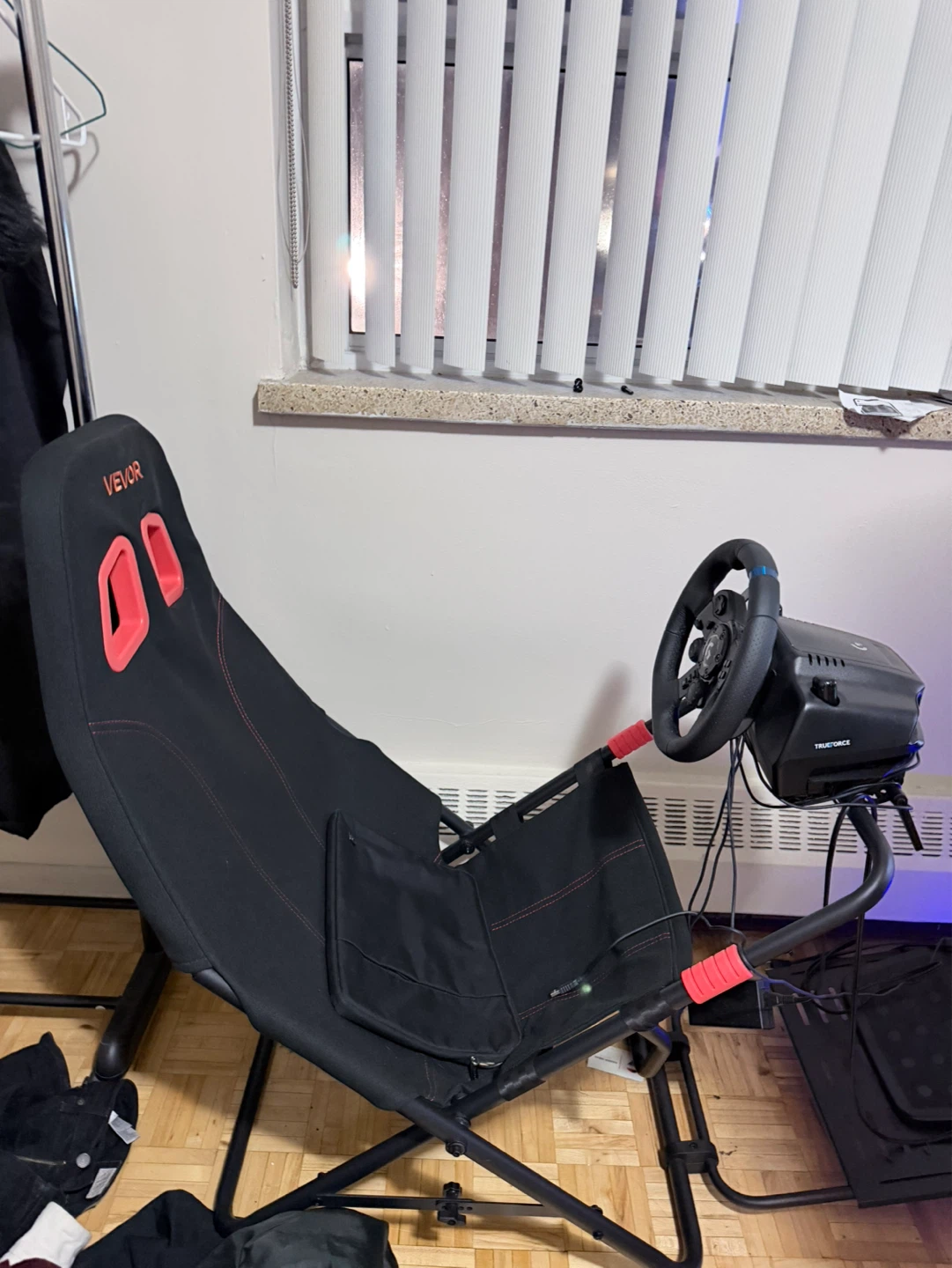 VEVOR Racing Sim Chair with Logitech G923 Wheel and Pedals