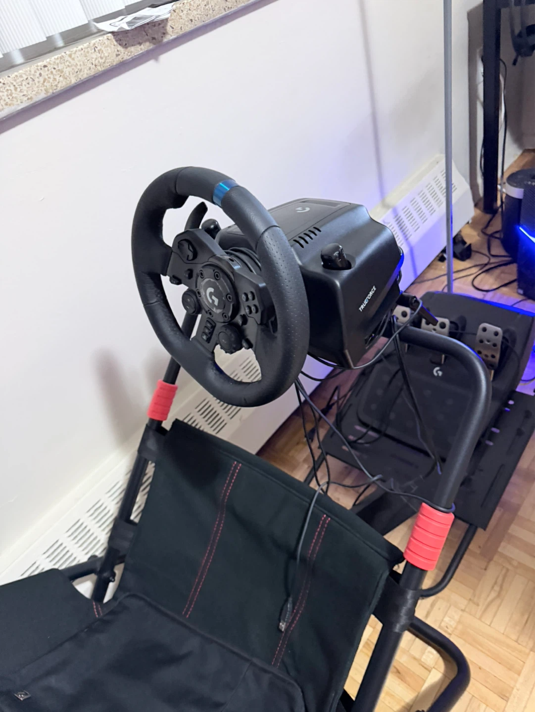 VEVOR Racing Sim Chair with Logitech G923 Wheel and Pedals - photo 3