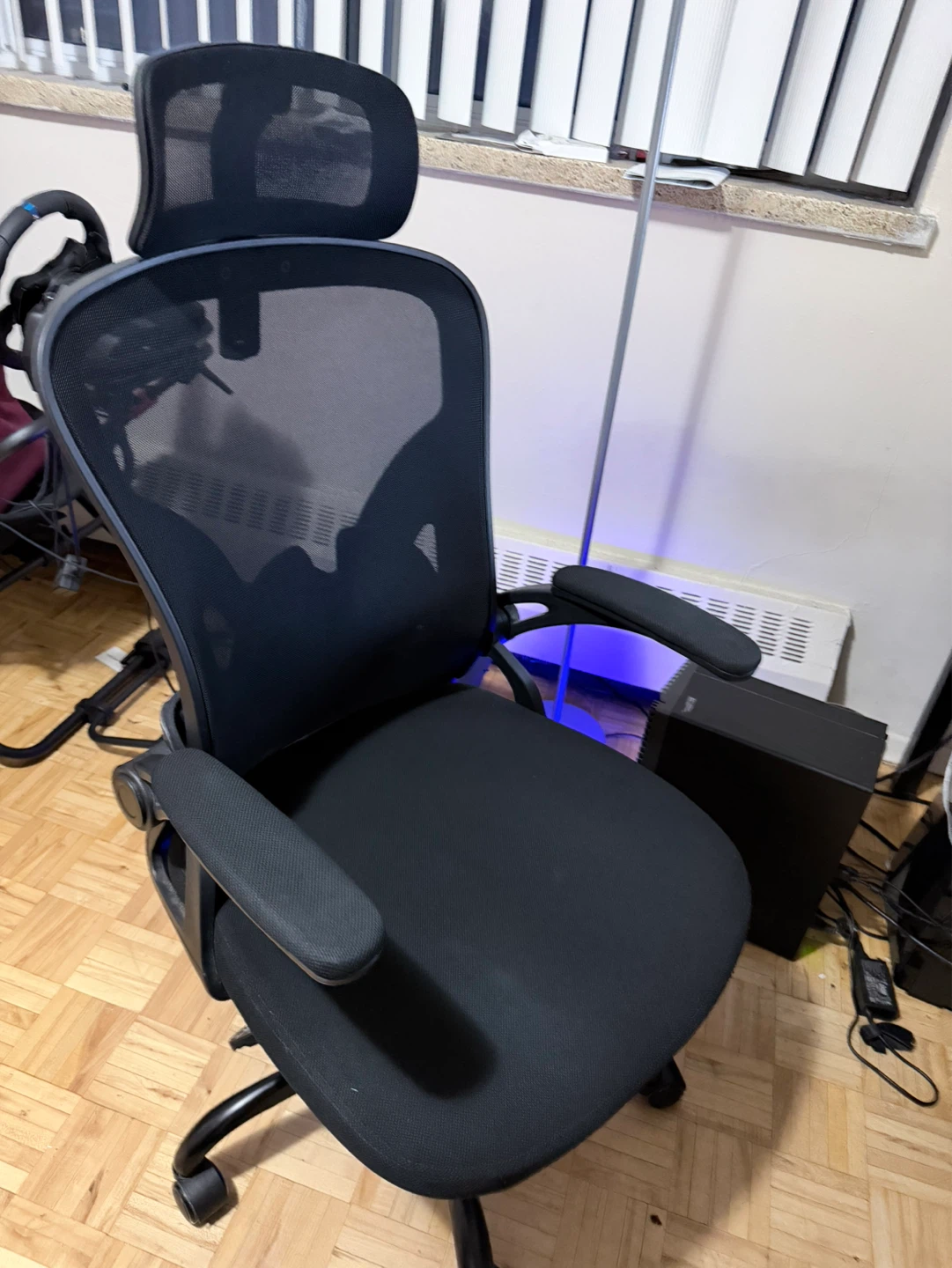 Ergonomic Mesh Office Chair with Headrest