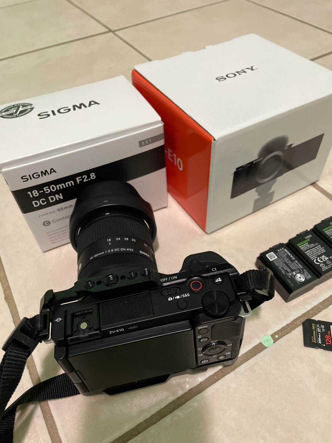 Sony ZV-E10 Camera with Sigma 18-50mm f/2.8 Lens - photo 2