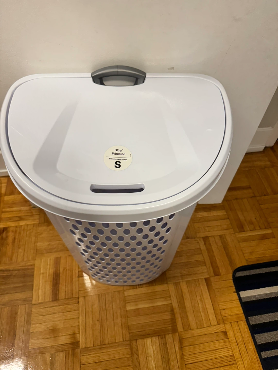 White Plastic Laundry Hamper - photo 4