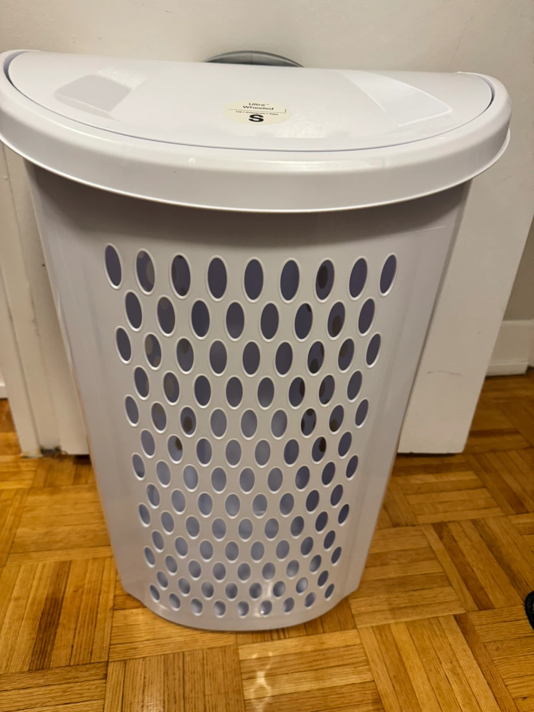 White Plastic Laundry Hamper - photo 5