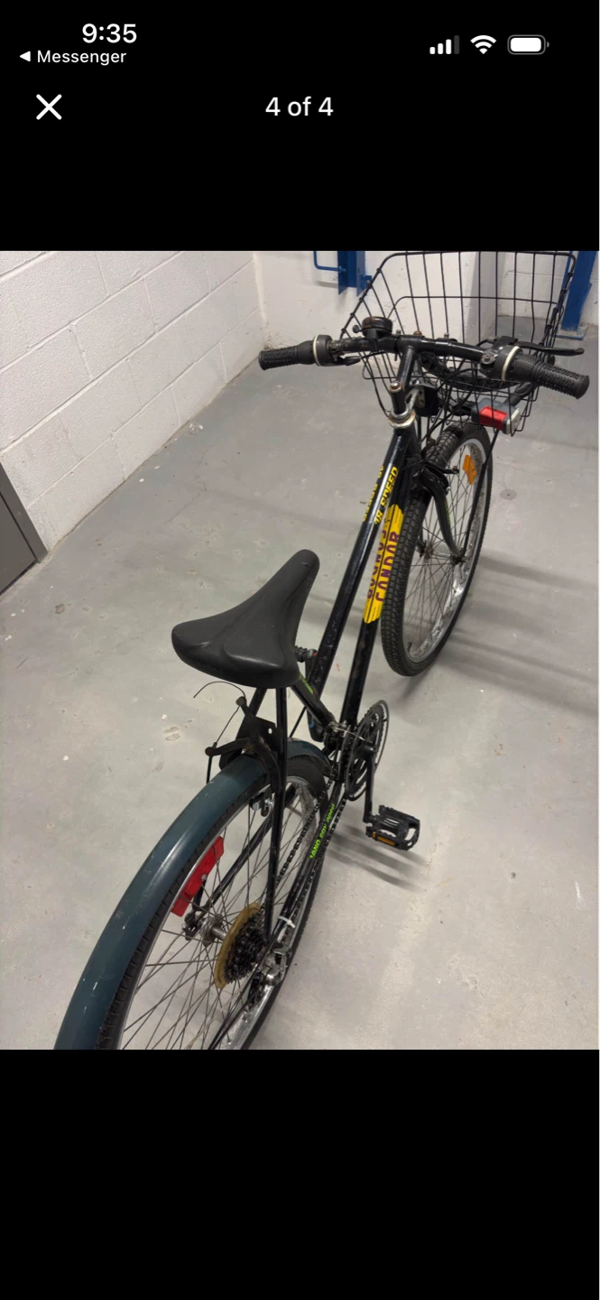 Condor 18 Speed Bicycle with Basket