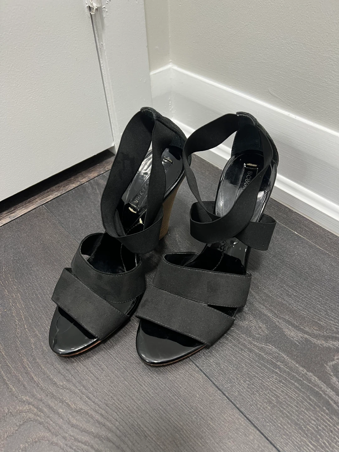 BCBGMAXAZRIA Black Strappy Wedge Sandals Size 7
