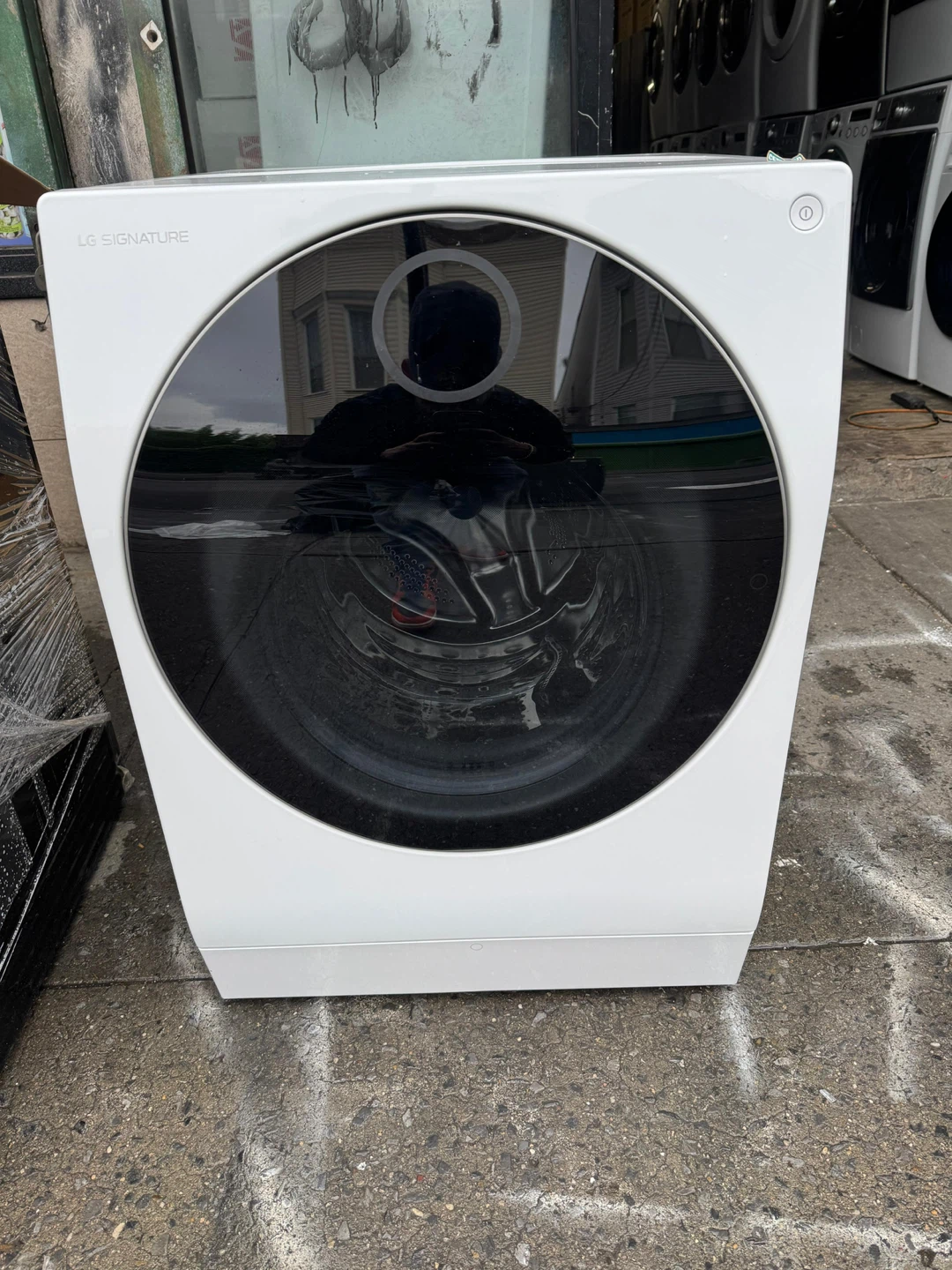 LG SIGNATURE. All-in-one washer dryer. 24' - photo 2