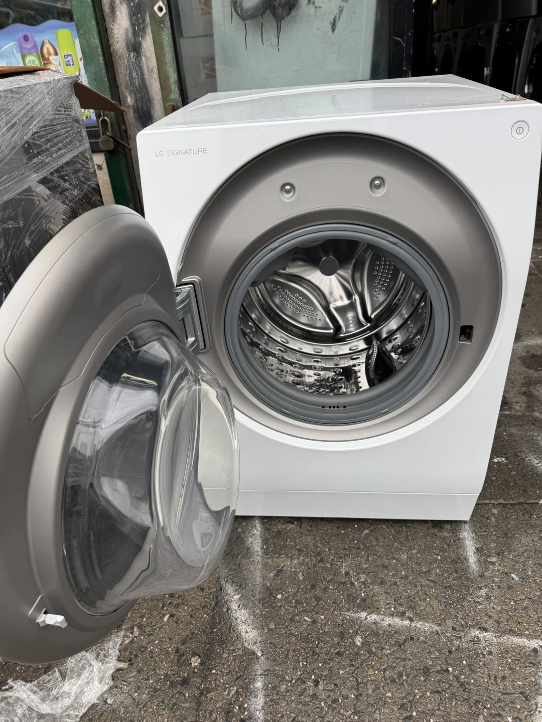 LG SIGNATURE. All-in-one washer dryer. 24' - photo 4