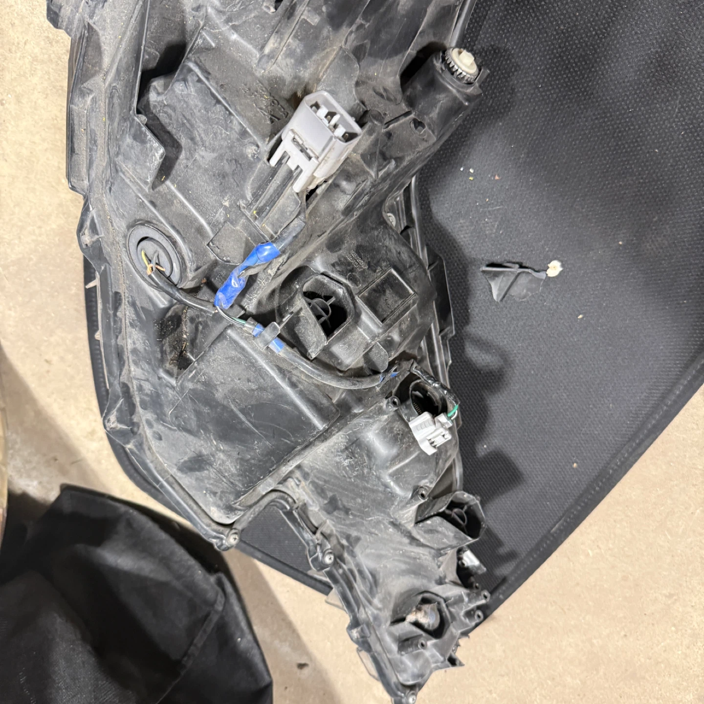 Automotive Headlight Assembly