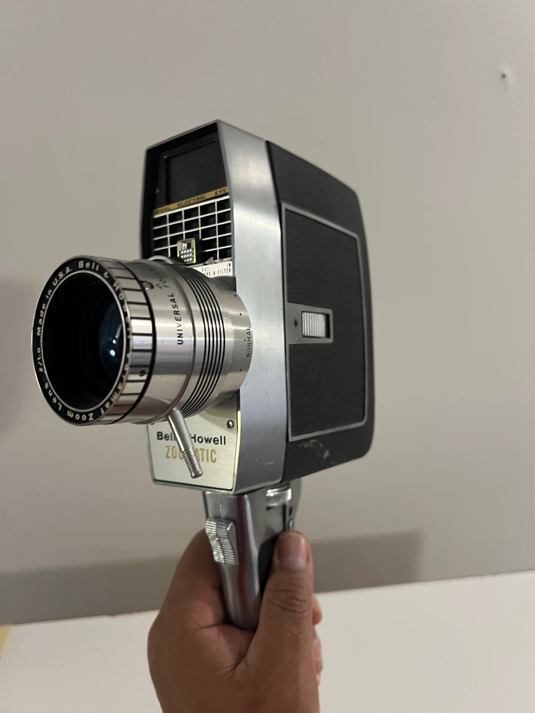 Bell & Howell Zoomatic 8mm Movie Camera - photo 2