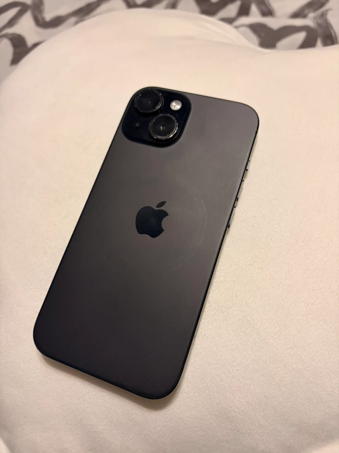 Apple iPhone 15 - photo 2