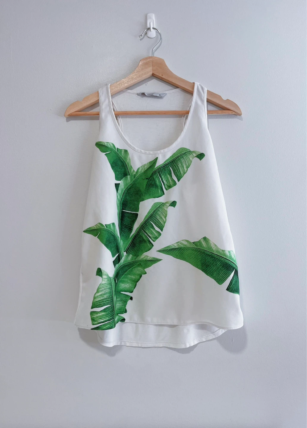 2 Women’s Tank Top  - Size M - photo 3