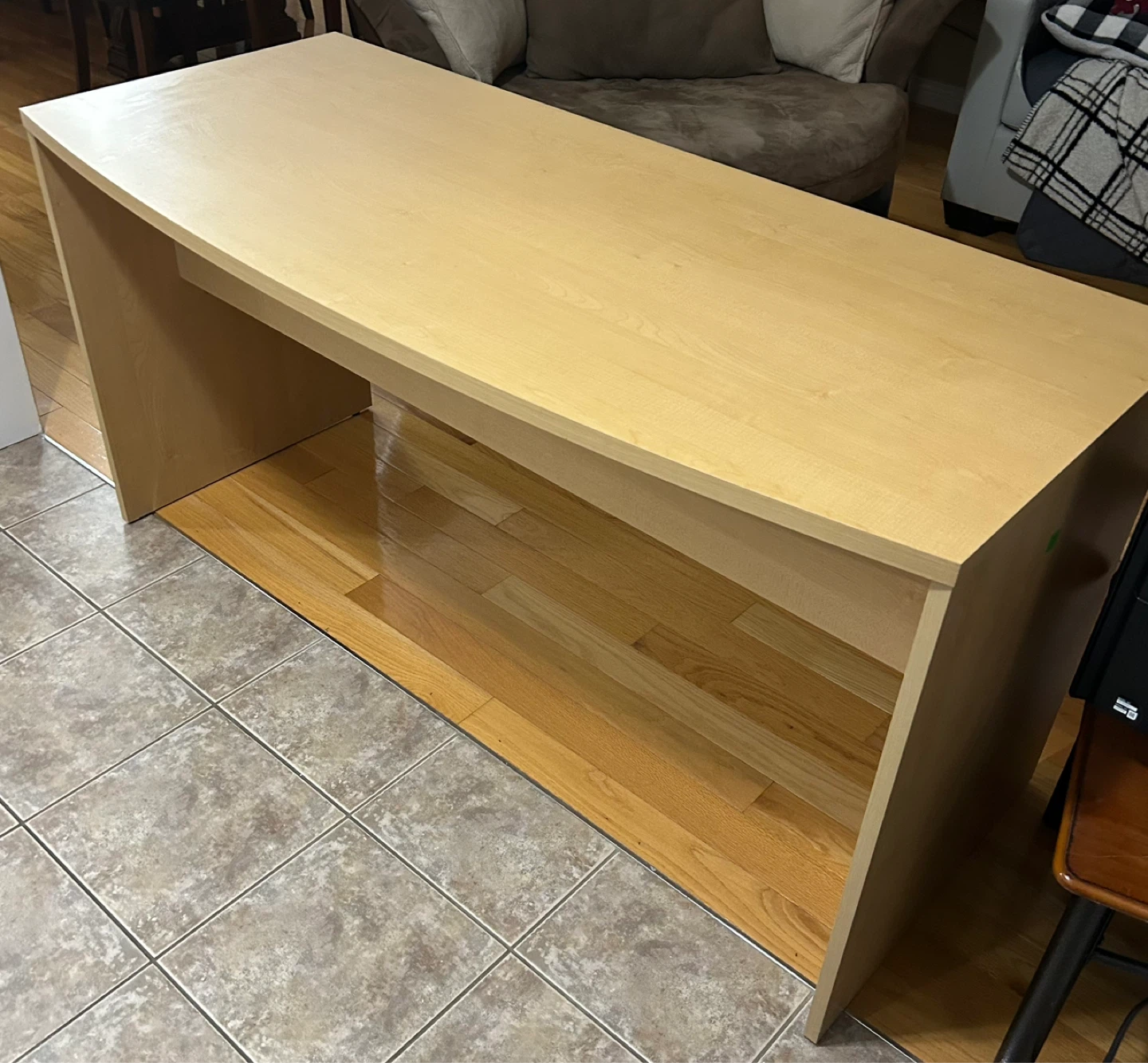 Maple Finish Desk - photo 2