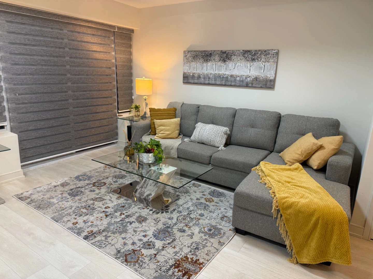 Modern Living Room Set for Sale – Excellent Condition