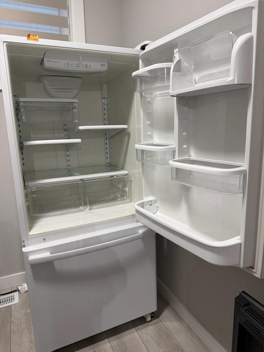 Whirlpool White Top Freezer Refrigerator - photo 2